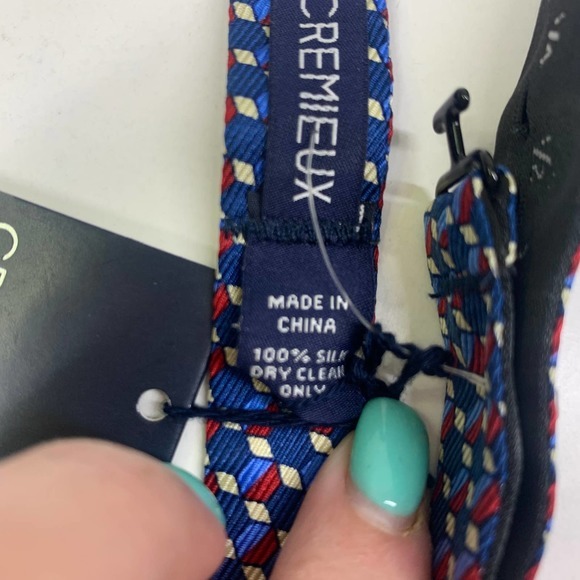 CREMIEUX Navy Blue & Red Hex Geometric Print Silk Bow Tie - NWT - Picture 5 of 5